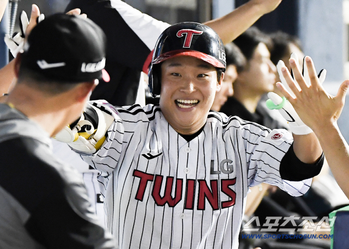  Fearless rookie Park Kwan-woo explodes into a two-run shot at Super Catch