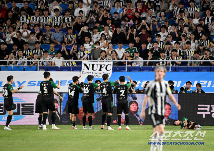  First goal Kim Jin-gyu, Team K League's ceremony