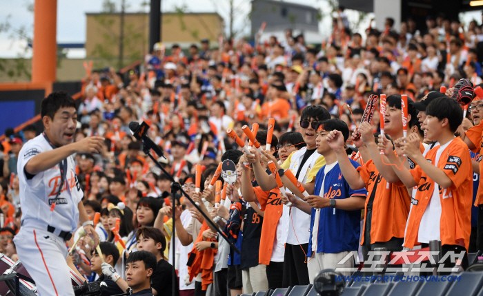  Hanwha Eagles' passion for cheering