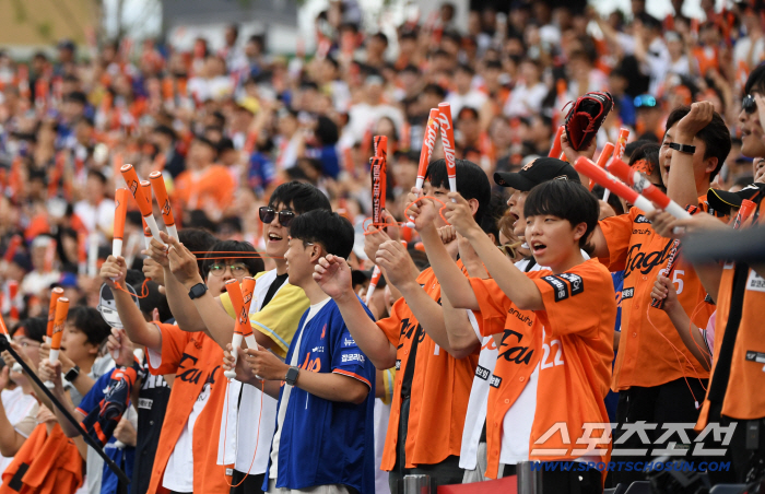  Hanwha Eagles' passion for cheering