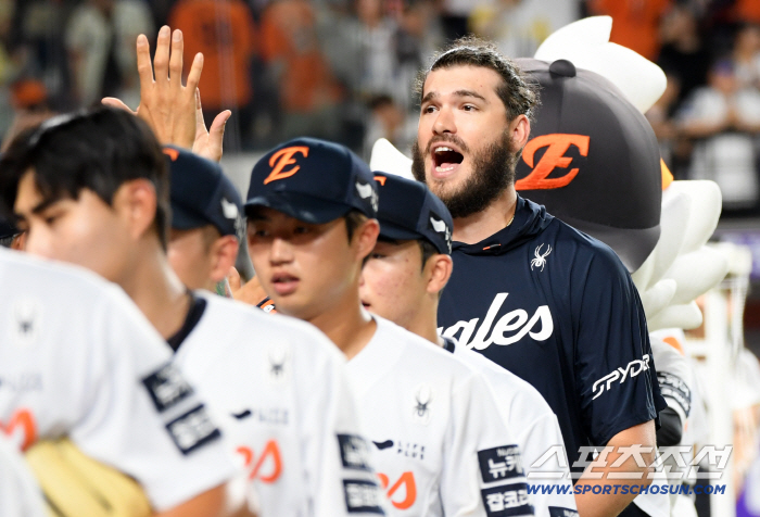  Hanwha Ponce undefeated pitcher
