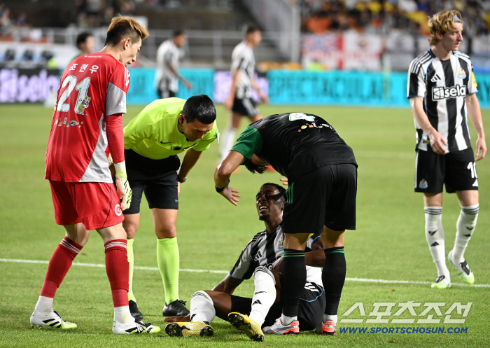  Jo Hyunwoo Park Jin-seop and Joe Willock's pain together