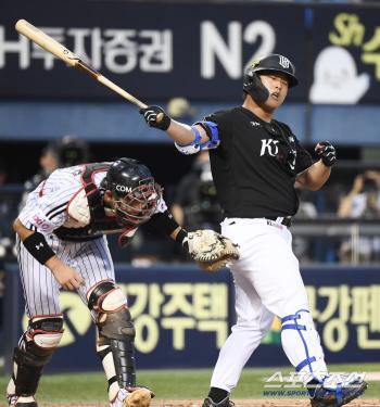  Kang Baekho struck out in vain