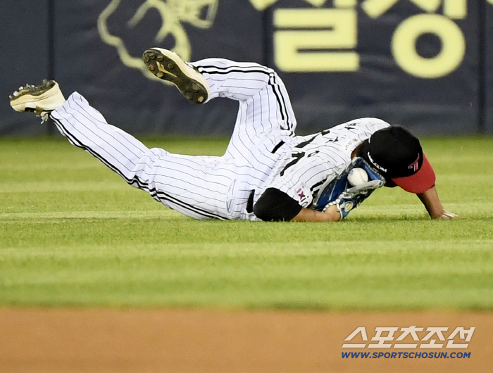  Park Kwan-woo doesn't miss the ball even in a big collision