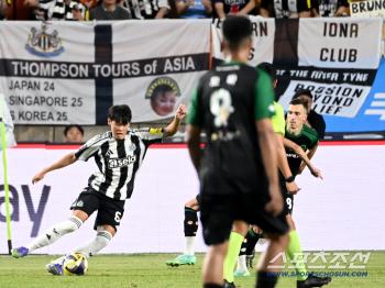  Park Seung-soo of Newcastle is trying to break through