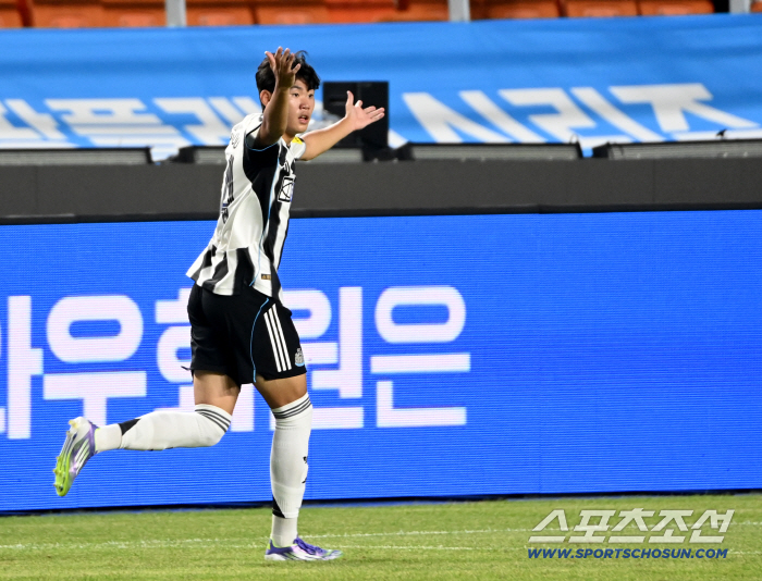  Park Seungsoo, it's empty here