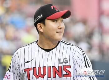  Smiling Son Joo Young
