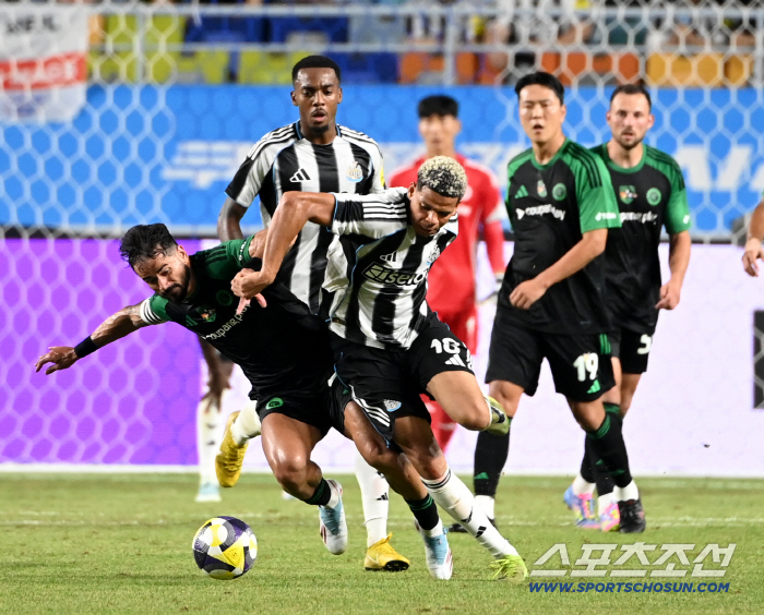  The struggle between Cesinha and Osula