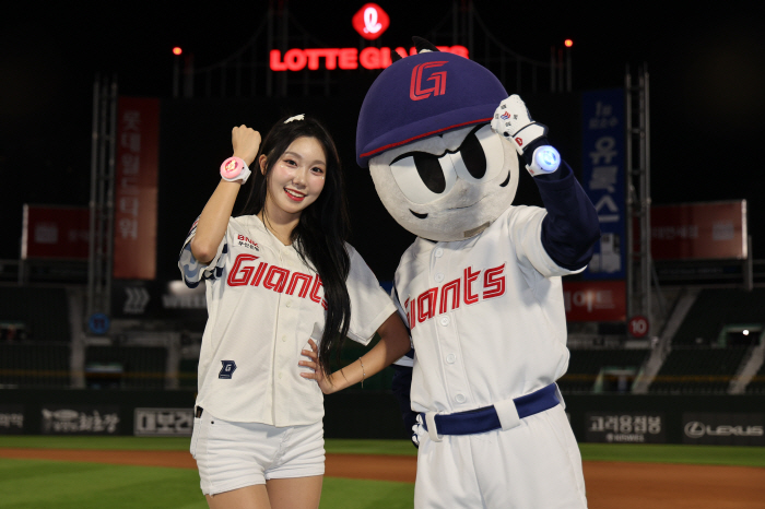 Sajik to the concert hall! → Haha & Skull celebration performance...Lotte Enjoys Vacation Series in Sajik
