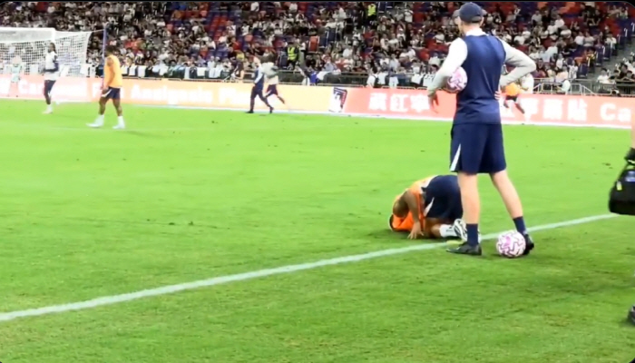 Tottenham's fans are on fire! Crazy tackle on training ground murder tackles point out that it's intentional