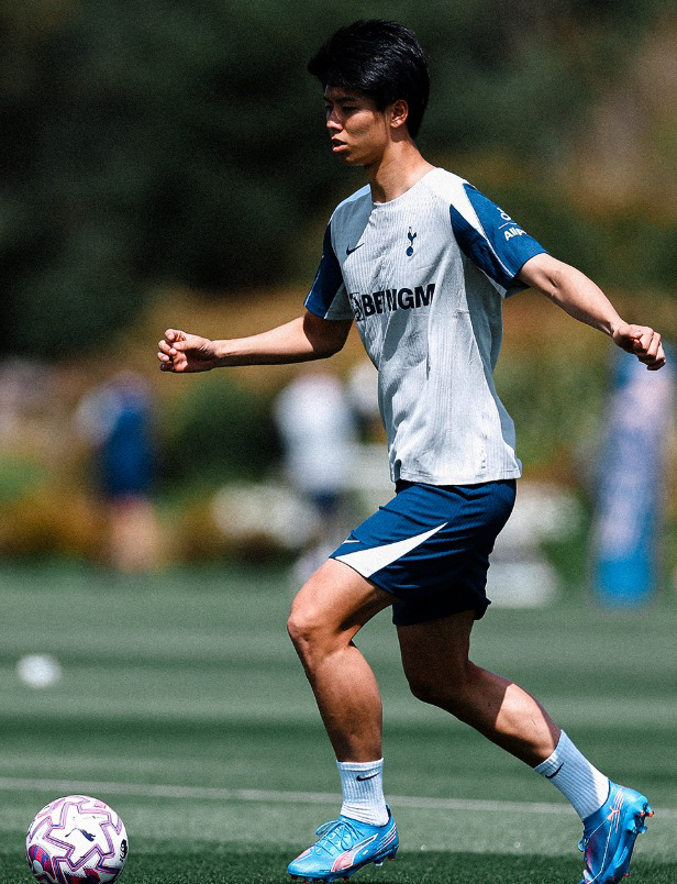Turns out, Tottenham's ambitious recruiting center back for plantar fasciitis, injury creaking from the start...Frank's sigh. We don't even know when to come back