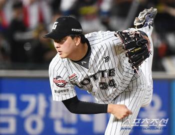 The warrior does not choose the battlefield. He also responded to the master's declaration of 'all-out' by finishing 160S. He stopped 1.1 innings in the eighth inning and became No. 1 in saves 
