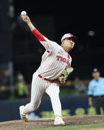 Wasn't it a fireballer? 142km tilt → KIA Kim Si-hoon took the mound for the first time. How did director Lee Beom-ho see it