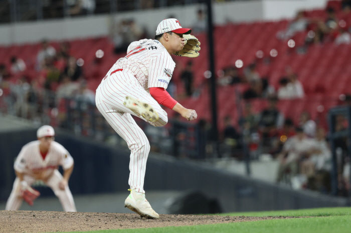 Wasn't it a fireballer? 142km tilt → KIA Kim Si-hoon took the mound for the first time. How did director Lee Beom-ho see it