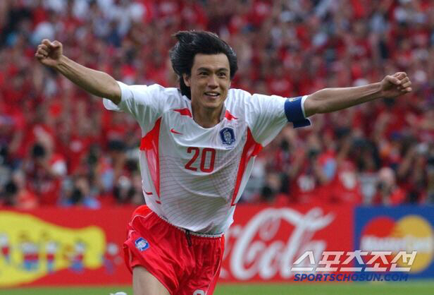 The World Cup semi-final myth. Re-enactment in Korea in 2046?Korea, Japan, political power, Chinese capital, and Southeast Asian soccer fever challenge (media)