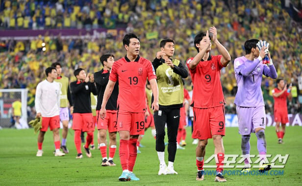 The World Cup semi-final myth. Re-enactment in Korea in 2046?Korea, Japan, political power, Chinese capital, and Southeast Asian soccer fever challenge (media)