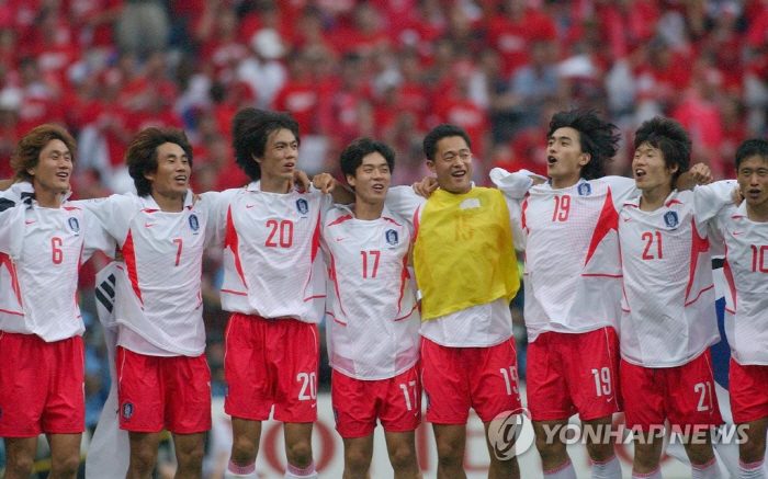 The World Cup semi-final myth. Re-enactment in Korea in 2046?Korea, Japan, political power, Chinese capital, and Southeast Asian soccer fever challenge (media)