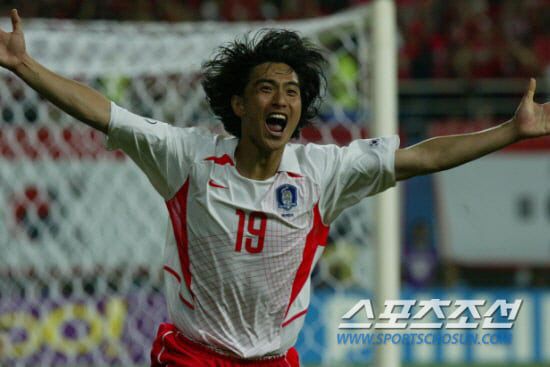 The World Cup semi-final myth. Re-enactment in Korea in 2046?Korea, Japan, political power, Chinese capital, and Southeast Asian soccer fever challenge (media)