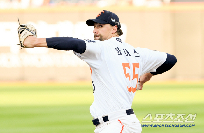(Hands) Hey! This is the No. 1 team…During the game, Hanwha grabs Samsung and the Winning Series 