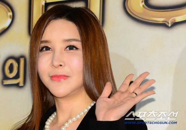 Harisu's ex-boyfriend was a famous announcer..'Reunited at the broadcasting station'