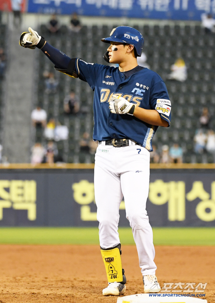 In 44 years, only six players succeeded in stealing second base, third base, and home base. I'm even more happy because it's the birthday of a national shortstop who wrote a historical record. 