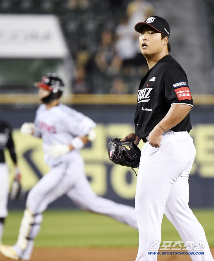 It was a strange feeling I was surprised because the ball was so good. What was the reaction of LG hitters against pitcher Kang Baek-ho? 