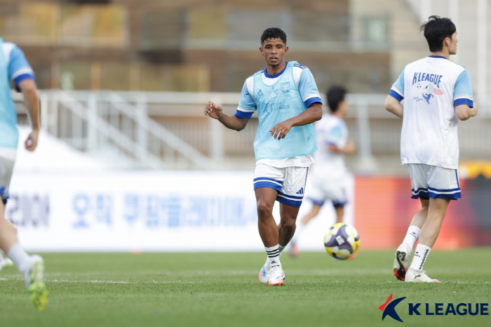 K League's Strongest Midfielder Combination Pohang Ki Sung-yueng's Miso Oberdan is a really good player...be quite comfortable