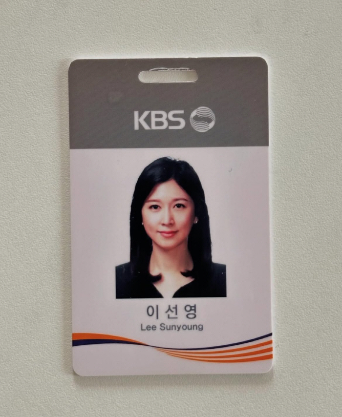 KBS announcer Lee Sun-young resigned after 20 years 'Leaving the stable fence' 