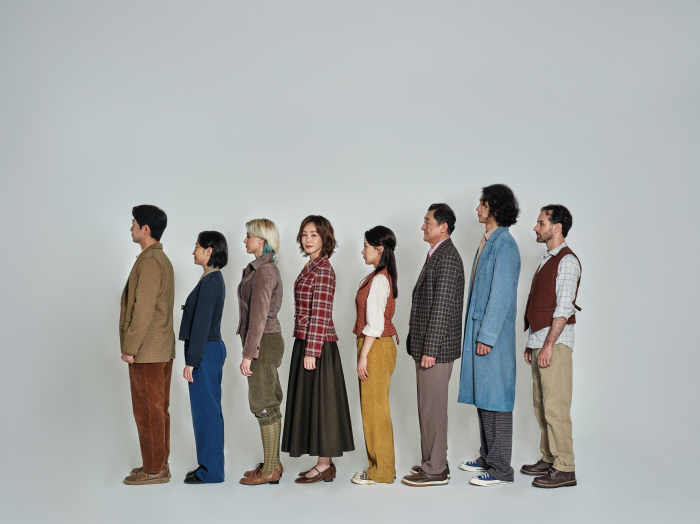 Kim Seong-ryeong stars in the play Rosetta...Modern medical pioneer Sherwood Hall draws a biography