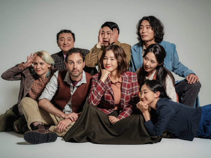 Kim Seong-ryeong stars in the play Rosetta...Modern medical pioneer Sherwood Hall draws a biography