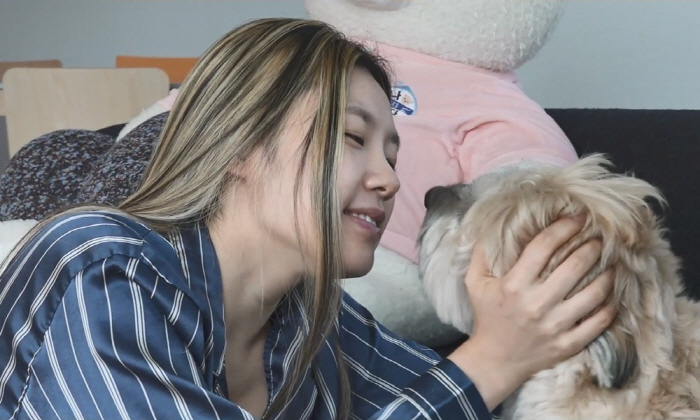 LEE JEONG, you can't recognize me since I'm removing my makeup..Living alone for 4 years. Real life (Na Hon-san)