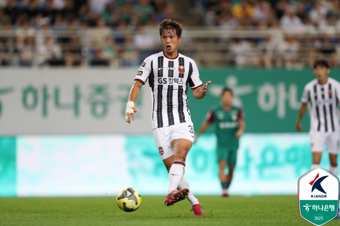  Kim Joo-sung, center back of the national team, will play with pride of FC Seoul, a transfer to Hiroshima