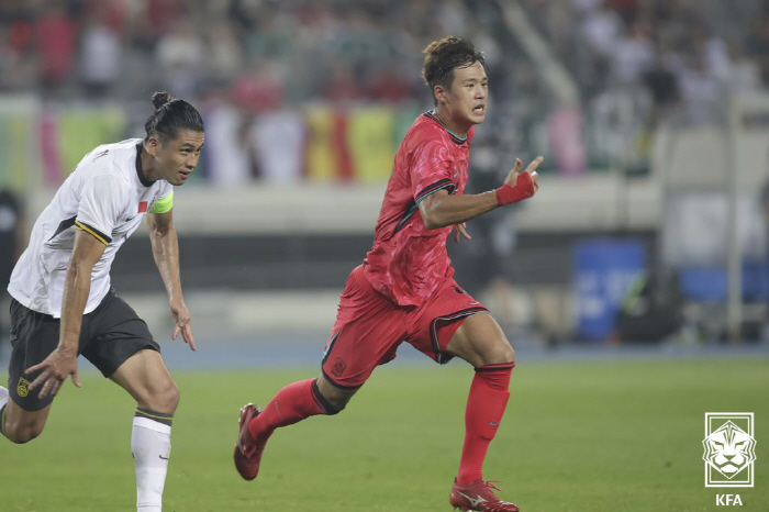  Kim Joo-sung, center back of the national team, will play with pride of FC Seoul, a transfer to Hiroshima