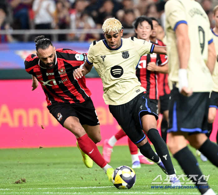  Warsaw vs Seoul Hot Heat...Six minutes late for the VIP event, Yamal kicks off with embarrassment toward Lingard
