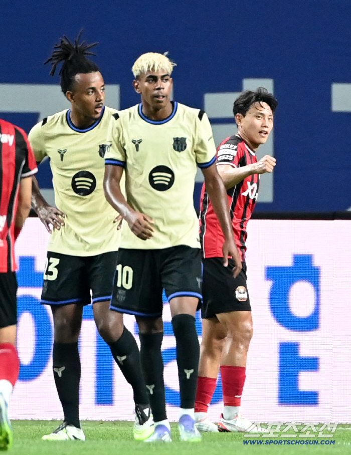  Cho Young-wook, Lamin Yamal, Kim Jin-su, who took the ball and scored