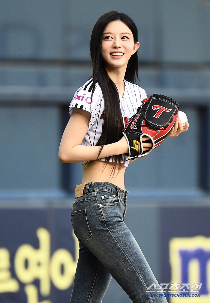  ILLIT Minju, the innocent fairy's outing to Jamsil.