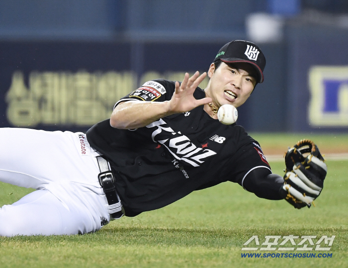  Jang Jun-won ran, but the catcher's fly ball didn't catch him
