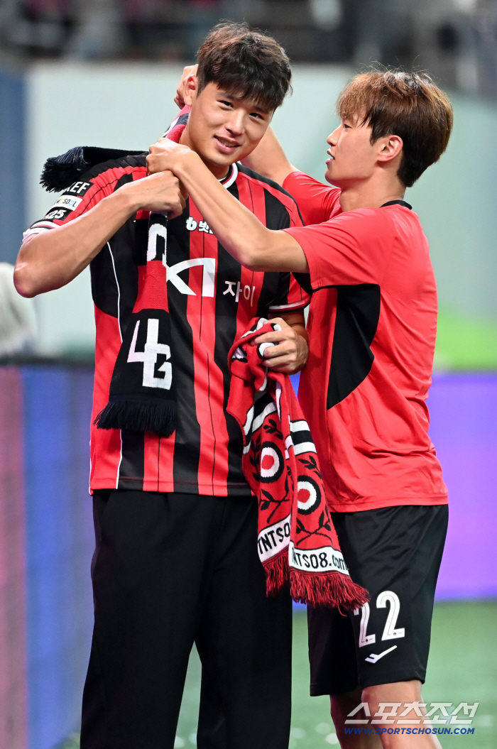  Kim Joo Sung and Kim Jin Soo were seen off