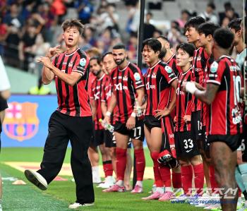  Kim Joo Sung, hello to Seoul fans for a second