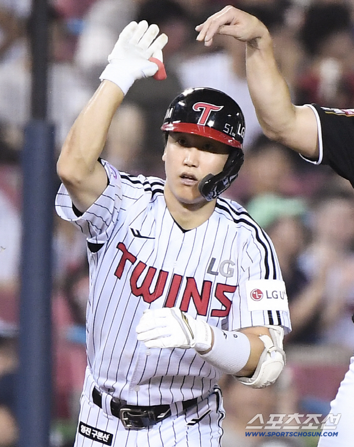  Koo Bon-hyuk has an RBI triple