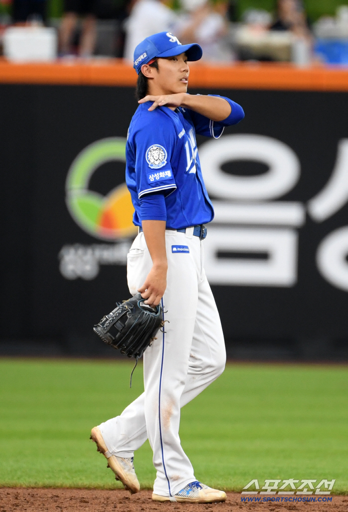  Lee Jae-hyun allowed a run due to bad pitches