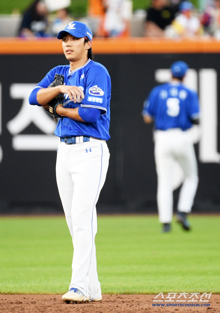  Lee Jae-hyun allowed a run due to bad pitches