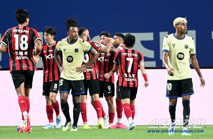  Seoul cheers for Cho Young-wook's score