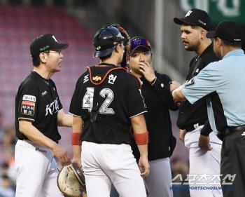  Shaky Heysus, Coach Lee Kang-chul who took the mound himself