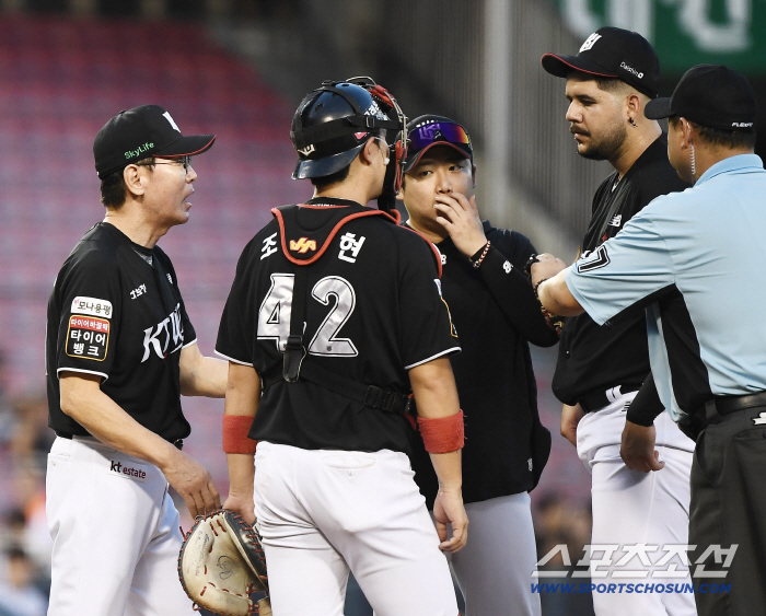  Shaky Heysus, Coach Lee Kang-chul who took the mound himself