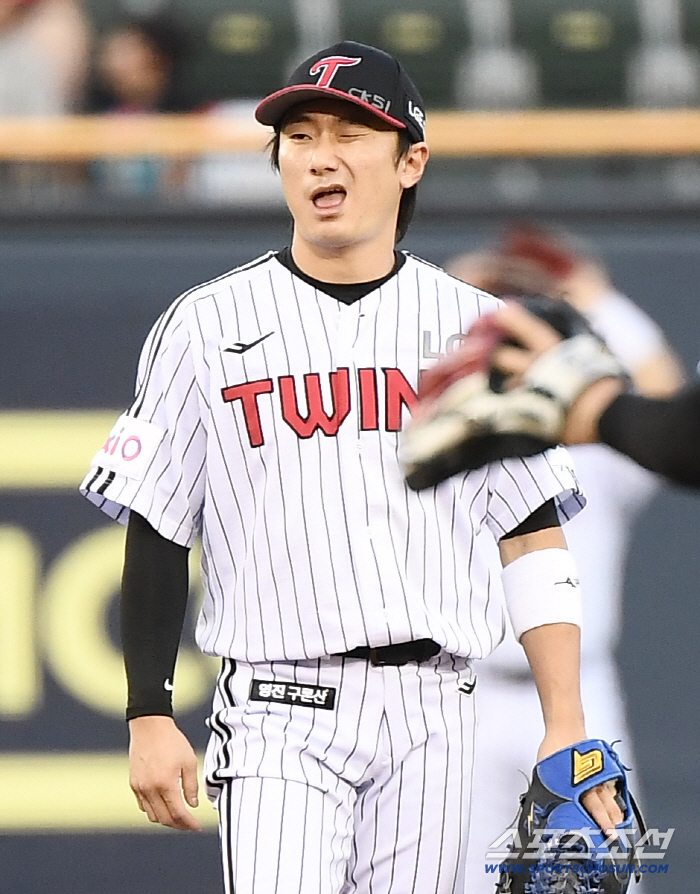  Shin Minjae winked at Song Seunggi after 2nd inning