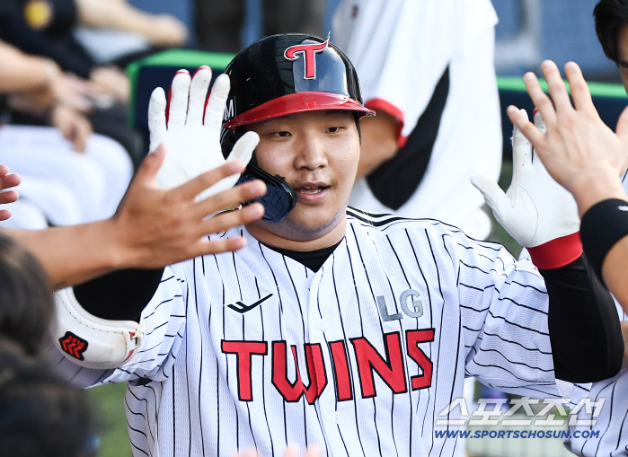 The rival team's No. 4 hitter was also really surprisedSon Ah-seop's trade. Is that true?