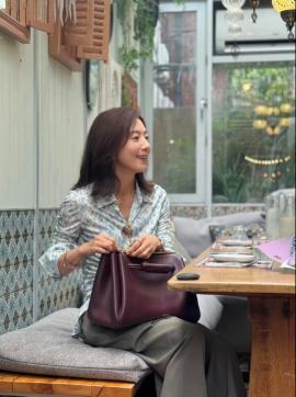  'Stylish mood' Kim Hee-ae, runway in the city...Even a short lunch gracefully