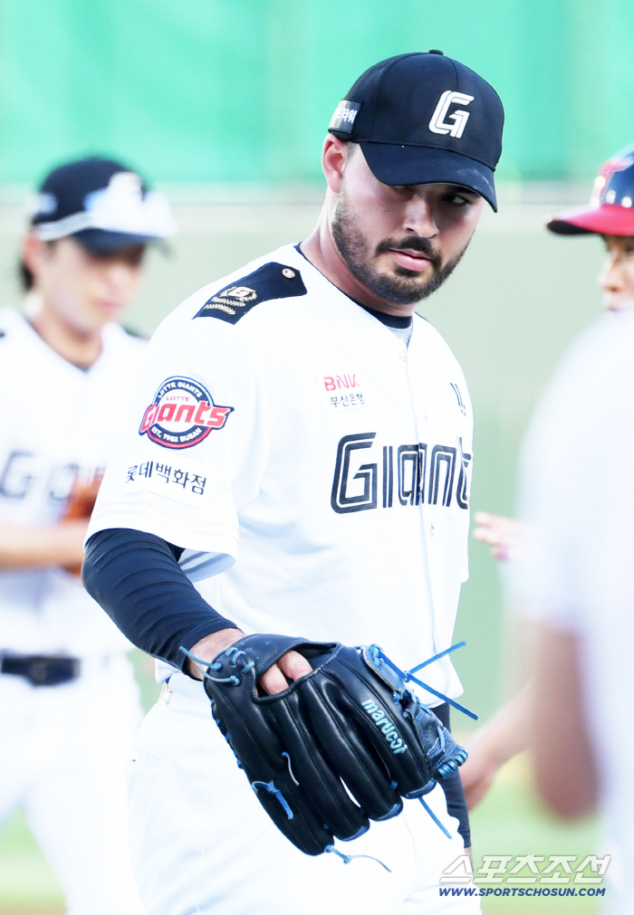 Shaking 3 steals on 8 hits? The 157-kilometer fastball has just two hits. The left-handed ace who did not lose two runs in five innings 