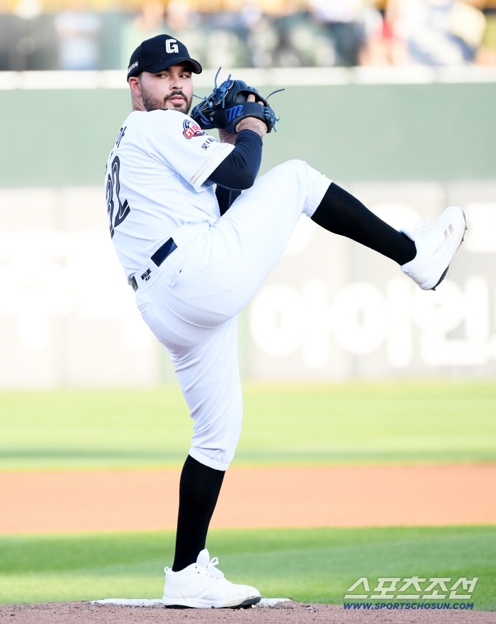 Shaking 3 steals on 8 hits? The 157-kilometer fastball has just two hits. The left-handed ace who did not lose two runs in five innings 